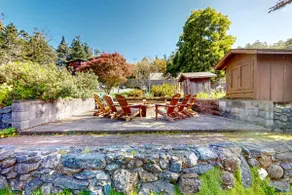 Mendocino Family Home, Near Beach & Hot Tub - Image 3