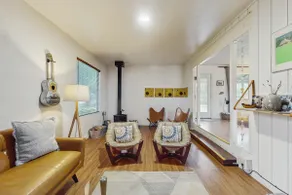Charming Pet Friendly Cottage with Hot Tub - Image 4