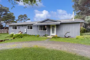 Charming Pet Friendly Cottage with Hot Tub - Image 3