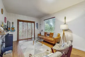 Charming Pet Friendly Cottage with Hot Tub - Image 2