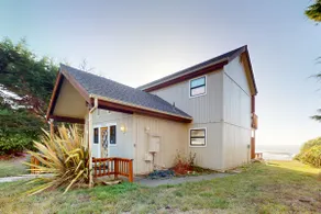 Oceanfront Pet Friendly Home with Hot Tub & Deck - Image 2