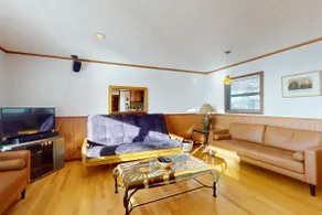 Oceanfront Pet Friendly Home with Hot Tub & Deck - Image 5