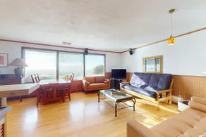 Oceanfront Pet Friendly Home with Hot Tub & Deck - Image 3