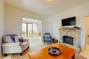 Oceanfront Elk Cottage - Deck Views & 7 Acres - Image 5