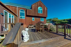 Gorgeous Waterfront home with easy Beach Access - Image 3