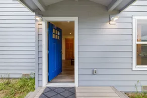 New Home- Minutes from Beach Foosball & Yard - Image 4