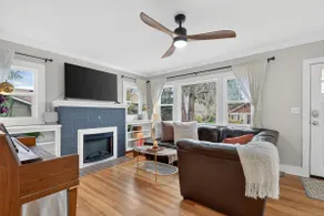 Warm and Inviting 3BR Craftsman with Big Kitchen - Image 5