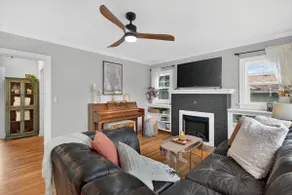 Warm and Inviting 3BR Craftsman with Big Kitchen - Image 3