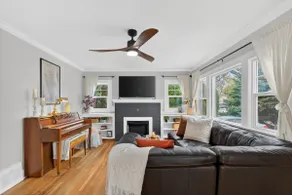 Warm and Inviting 3BR Craftsman with Big Kitchen - Image 4