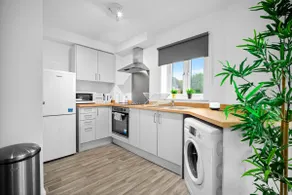 2 Bedroom Apartment * Sleeps 3 * Parking * Netflix - Image 2