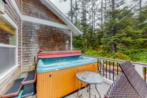 Beautiful Craftsman home with private hot tub and - Image 4
