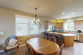 Classic coastal home w/ ocean view - Image 4