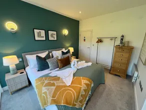 Modern Hawthorn Stay, New Forest Escape - Image 2