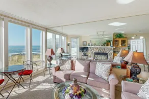 Luxury Waterfront Condo with Shared Hot Tub Pool a - Image 4