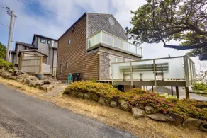 Spacious dog friendly home with ocean views sauna - Image 3