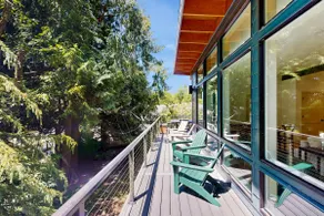 Modern Coastal Wellness Retreat with Hot Tub, Saun - Image 3