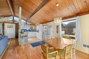 Perfect retreat a block from the beach with hot tu - Image 4