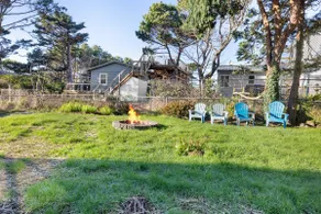 Perfect retreat a block from the beach with hot tu - Image 5