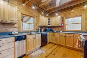 Dog Welcome Lake Home Sleeps 15 Floating Dock - Image 4