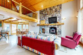 Oasis on the coast with easy beach access and wood - Image 3