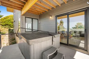 New home with unparalleled ocean views and private - Image 5