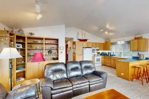 Cozy coastal home with deck ocean views and firepi - Image 5