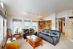 Cozy coastal home with deck ocean views and firepi - Image 4