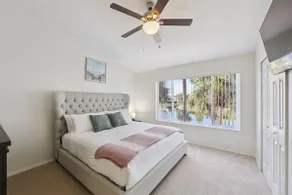 Peaceful Lakeside Stay with Private Screened - Image 4