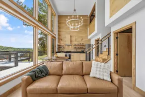 Elevated Invisible Cabin, Hot Tub, Views - Image 4