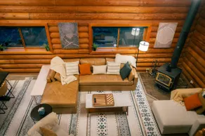 Riverfront retreat with sauna & hot tub 3B2Ba - Image 4