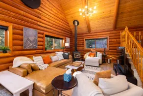 Riverfront retreat with sauna & hot tub 3B2Ba - Image 5