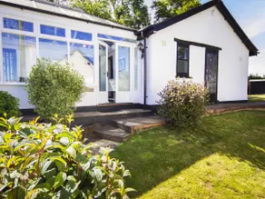 Spacious 3 bedroom country cottage, indoor pool & sauna, conservatory - Image 5