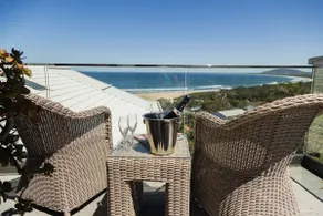 NANNY and POPPYS BEACH HOUSE Gerroa 4pm check out Sundays - Image 4