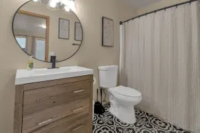 Pet-Friendly Trailside Modern Home - Image 5