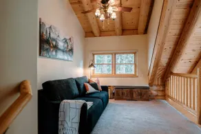 *New Listing* Spacious Scenic Log Cabin - Image 5