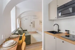 Stylish Apt Steps from Naschmarkt - Image 2