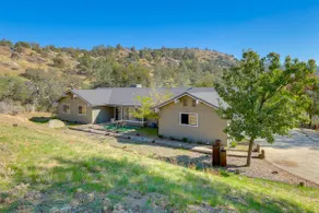 Scenic Yosemite Lakes Escape w/ Community Perks! - Image 3