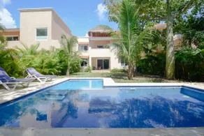 Home from Home, Quiet Garden, Relaxing Pool, steps to the Beach - Image 2