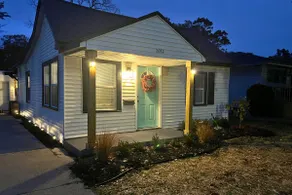 The Cozy Mitten 2 Bedroom1 Bath, Fenced Yard - Image 2