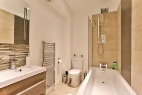 Modern Apartment-Private Outdoor Bathroom- - Image 3