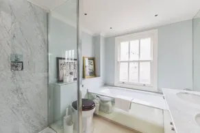Stylish Chelsea Escape with Charm - Image 4