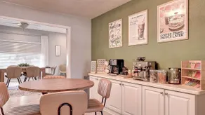 Tempe 4 Bdrm w/ Game Room and Coffee/Espresso Bar! - Image 4