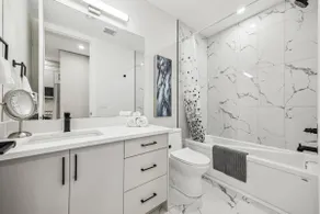 Luxury Lower Suite, 9 Ft Ceiling, Full Kitchen - Image 4