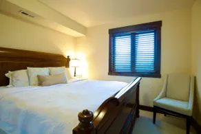 Serene King Suite Retreat on Quiet Mercer Island - Image 2