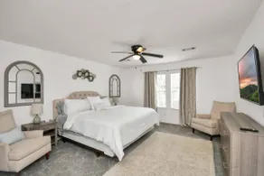 LT Retreat w/ King Bed & Heated Pool | Near IAH - Image 3