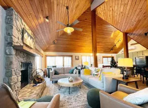 Wintergreen cabin, 5 min to ski, hot tub, sauna - Image 2