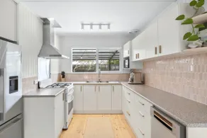 Swan Beach House for 7 Pet friendly Modern Aircon Walking distance to Beach and walking tracks - Image 3