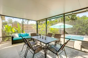 Walk to the Bay: Family-Friendly Oasis in Sarasota - Image 2