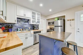 Sleek 2BR Waterview | Deck | Dog Friendly - Image 2