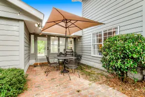 Relaxing, dog-friendly home with furnished patio, washer/dryer, WiFi, & AC - Image 5
